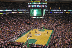 湖人队东契奇：后场新领袖的球场内外影响力